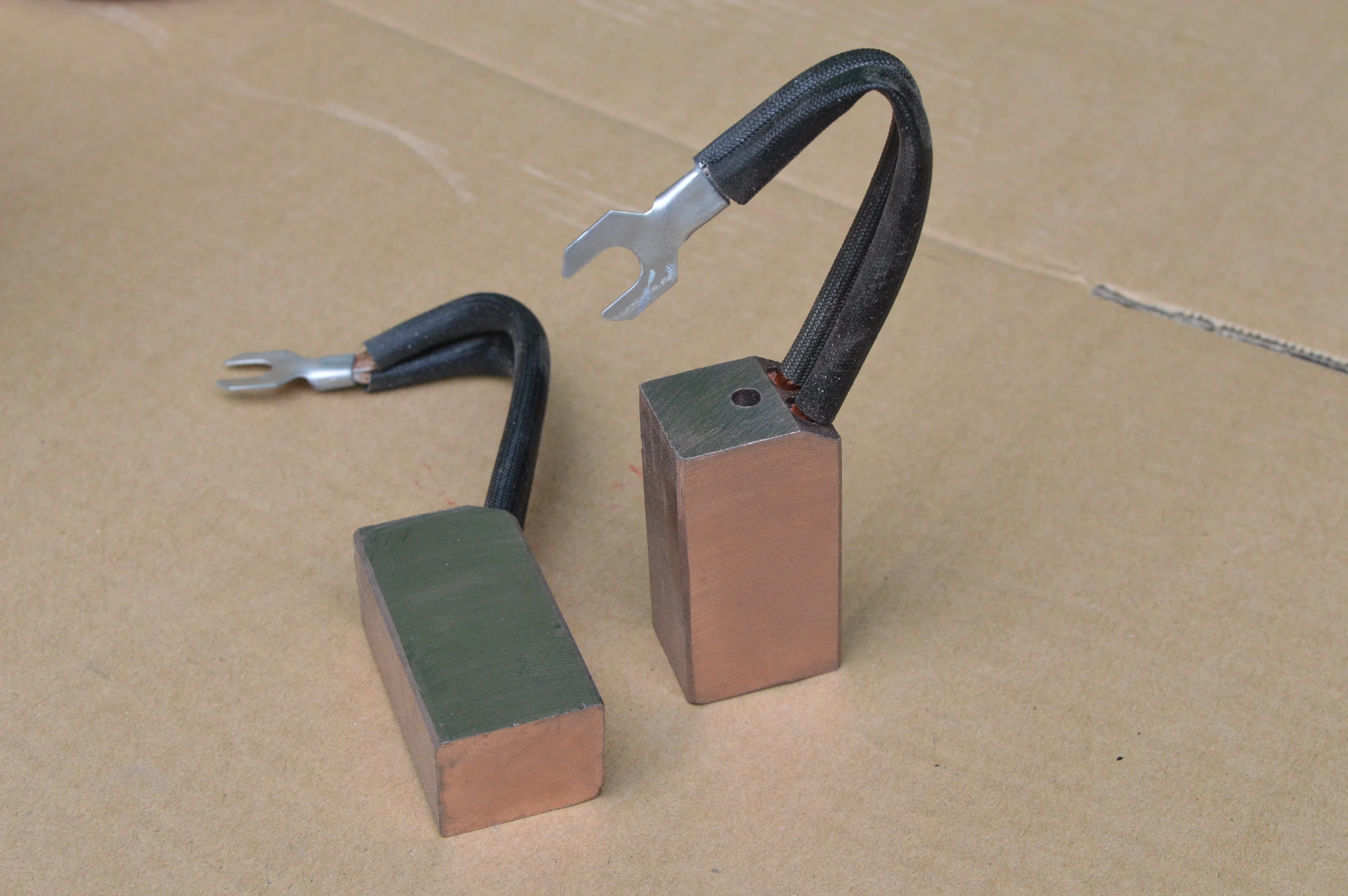 j204 copper graphite carbon brush and carbon brush holder