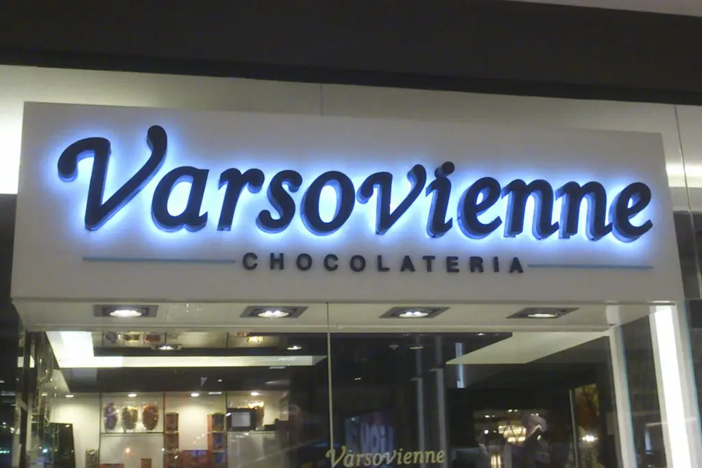 Outdoor lighted signs luminous front light up channel letter box sign board led neon light alphabet letters