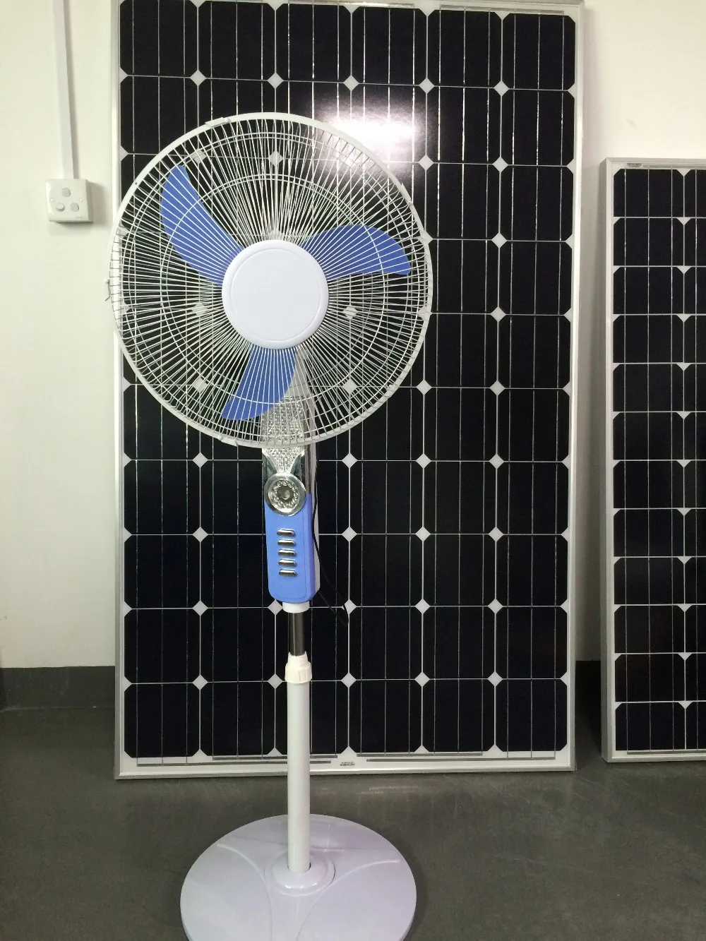 Ventilateur solaire 16 pouces 16 "DC 12V 15W ventilateur de refroidissement pour hangar