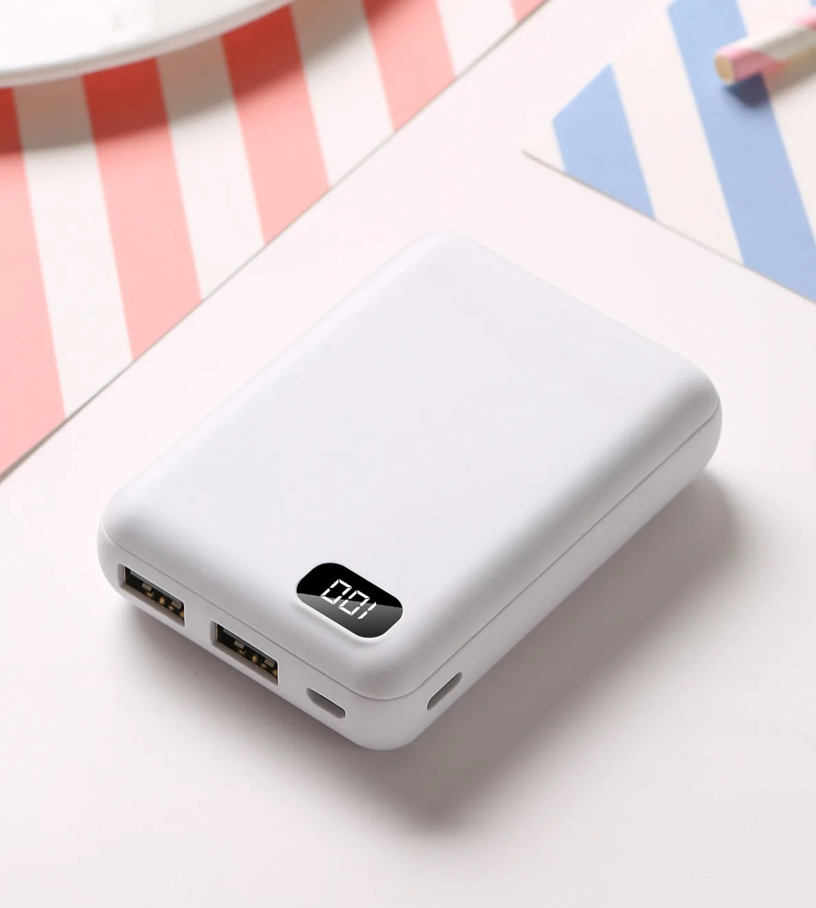 

2019 Mini Portable Battery Power Bank 10000mAh Emergency Battery Power Bank for Home LED lights type-c power bank for Phone