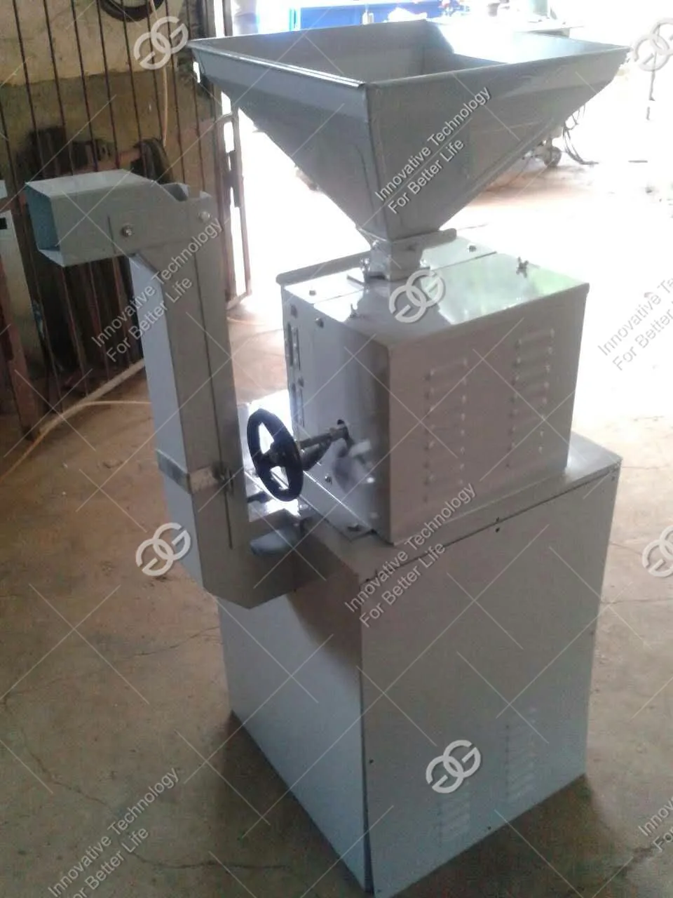 Hot Sale Rice Buckwheat Hulling Coffee Huller Hemp Seeds Dehulling