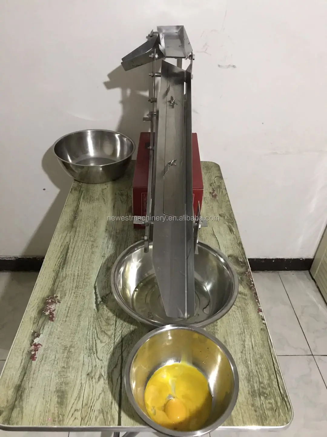 Egg Breaker For Egg Yolk And White Separator/industrial Egg Separator