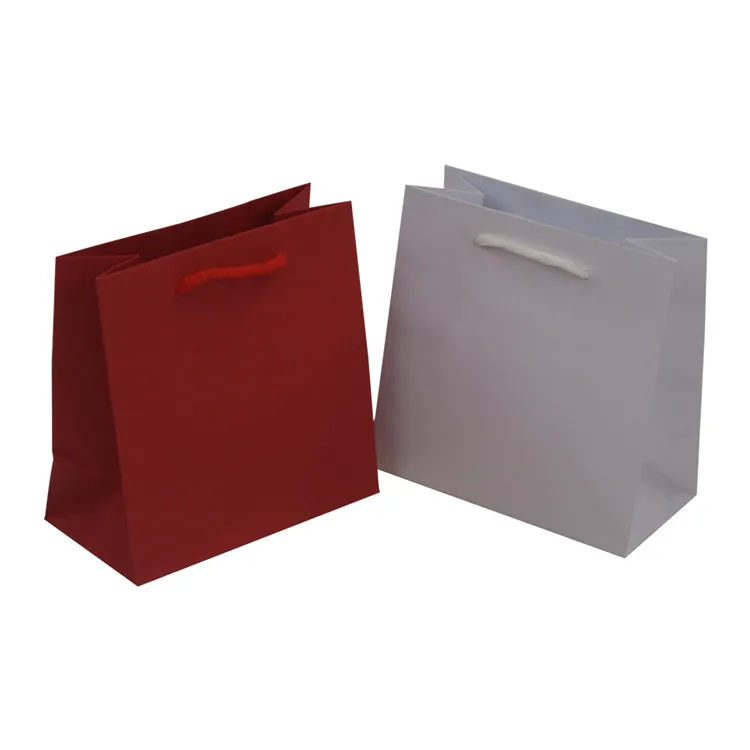 Low cost personalized reusable paper bags custom kraft paper gift bag for clothing