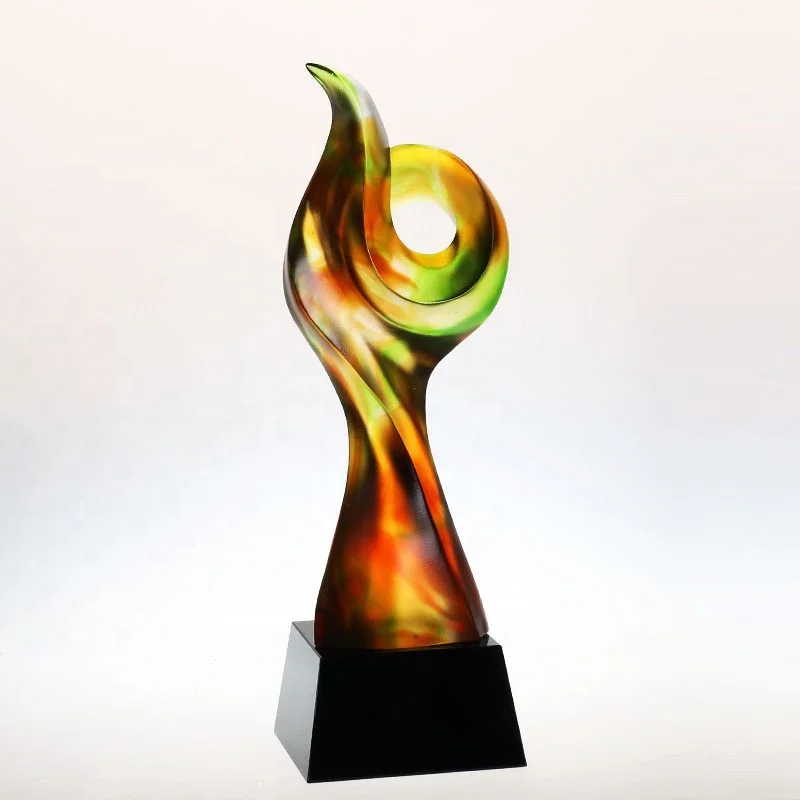高级彩色 liuli 水晶火焰奖杯