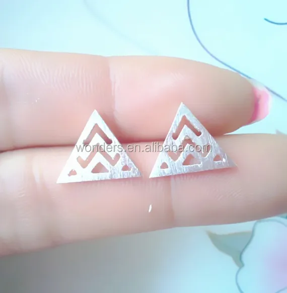 

Wholesale Geometric Jewelry Fashion Wave Open Triangle Earrings For Women Trendy Girl Wear Fashion Earings Gold Silver Rose Gold