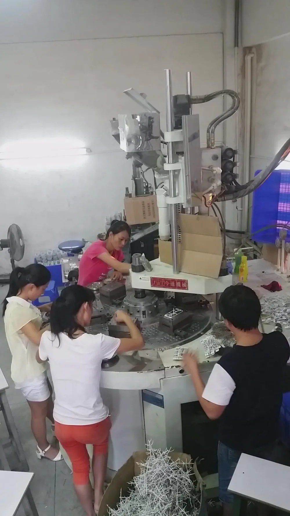 55T Clamping Force High-accuracy Rotary Table Plastic Injection Molding Machine with 1 Year Warranty