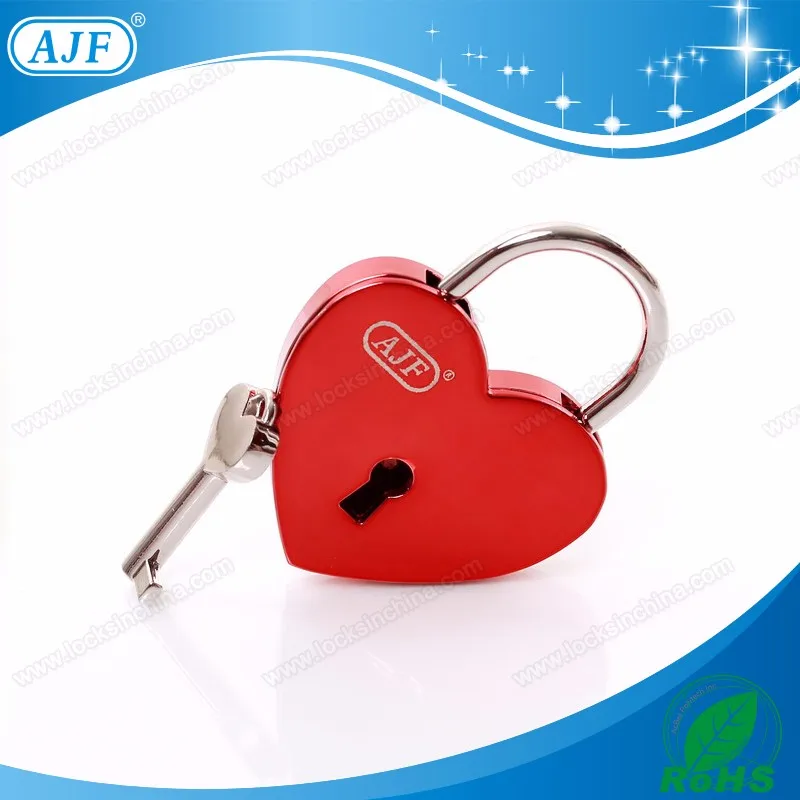 A01-025ERD shiny red love lock.jpg