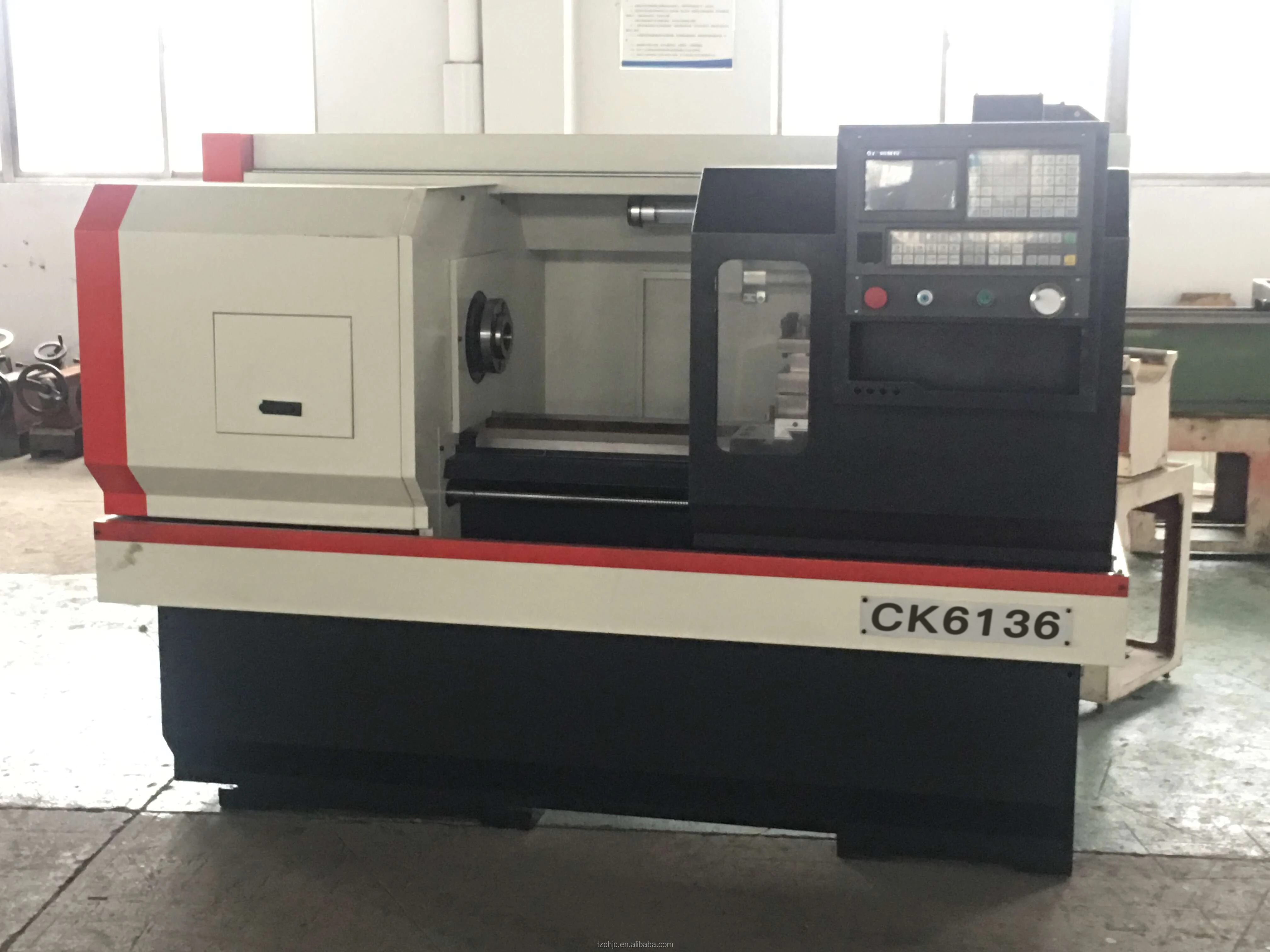 中国热销低价数控车床 ck6136