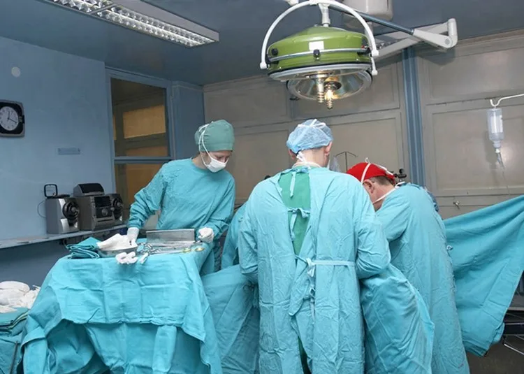 China Wholesale Sms Non-Woven Fabric Surgical Gown