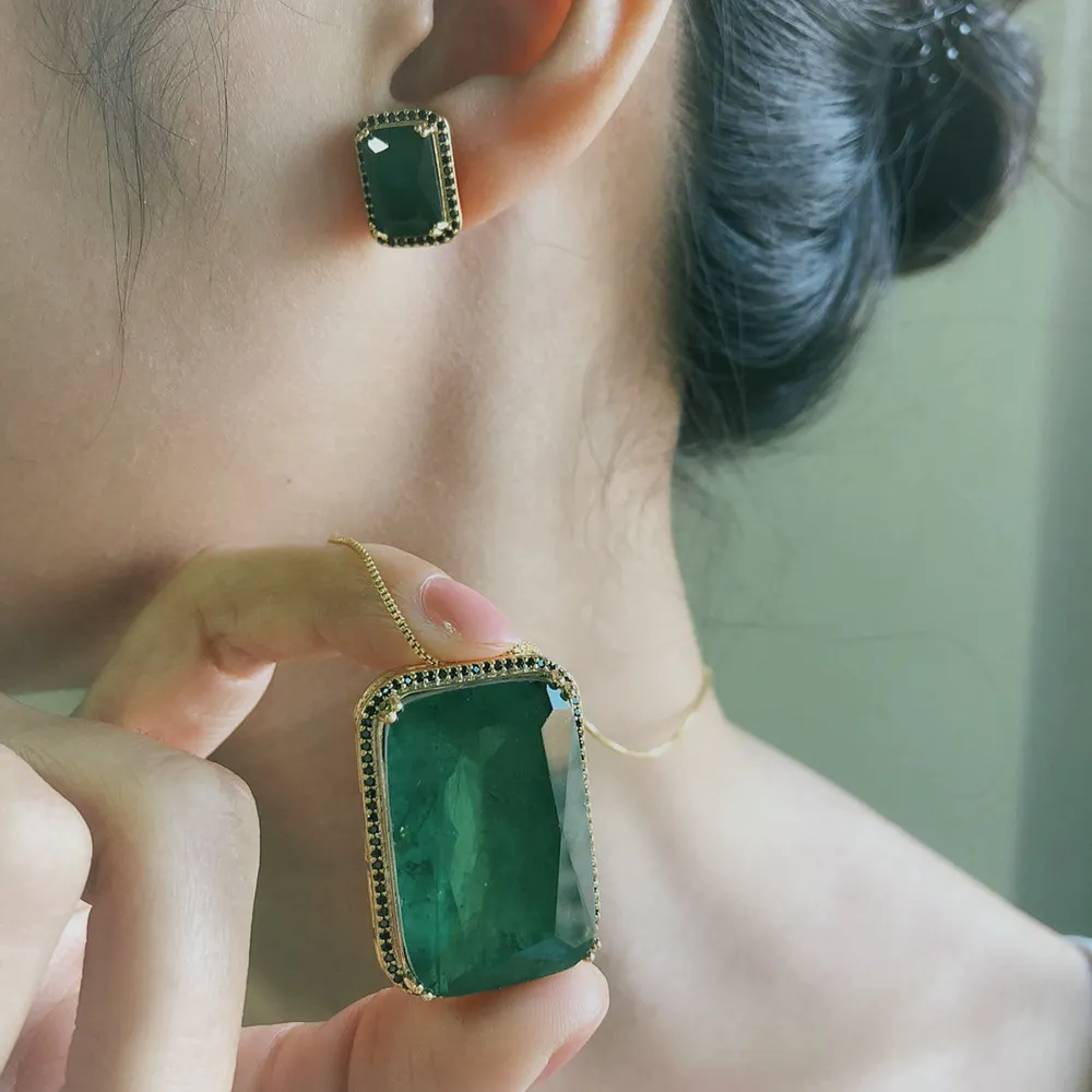 

Emerald Oversized Necklace Earrings Jewelry Set, one of the popular jewelry worn in Brazil in 2019