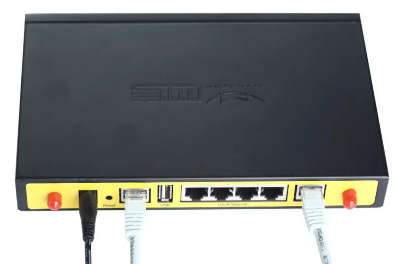 Btc208-bus-wifi-ty. промышленный 4g беспроводной роутер ethernet. маршрутизатор автобусов. роутер вид спереди и сзади. связь can.