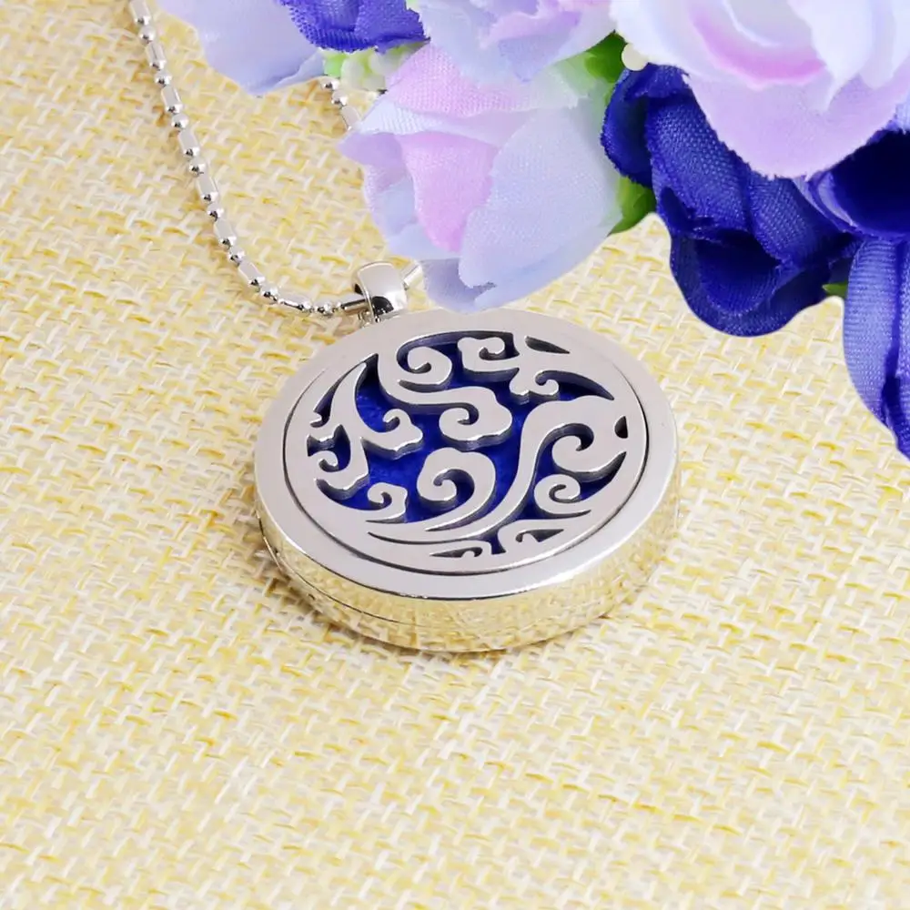 

Jewelry Wholesale Essential Oil Diffuser Necklace Aromatherapy Diffuser Locket Pendant Set with 5 Color felt pads 011, Silver