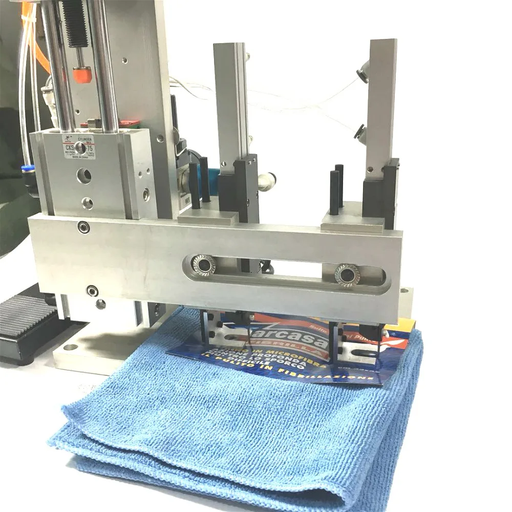 
TM 5210 Microfiber Towels Tagging Machine For cleaning Towels 