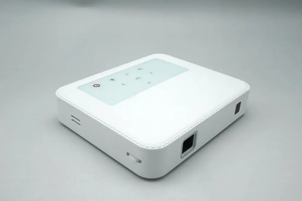 

latest projector and mobile phone wifi Wireless pocket projector 100 lumens up to Mini projector for home theatre