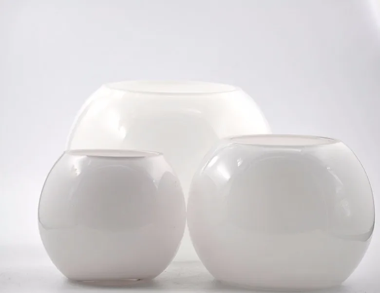 Modern European Style Elegant Simple Style Delicate Hand Blown Black