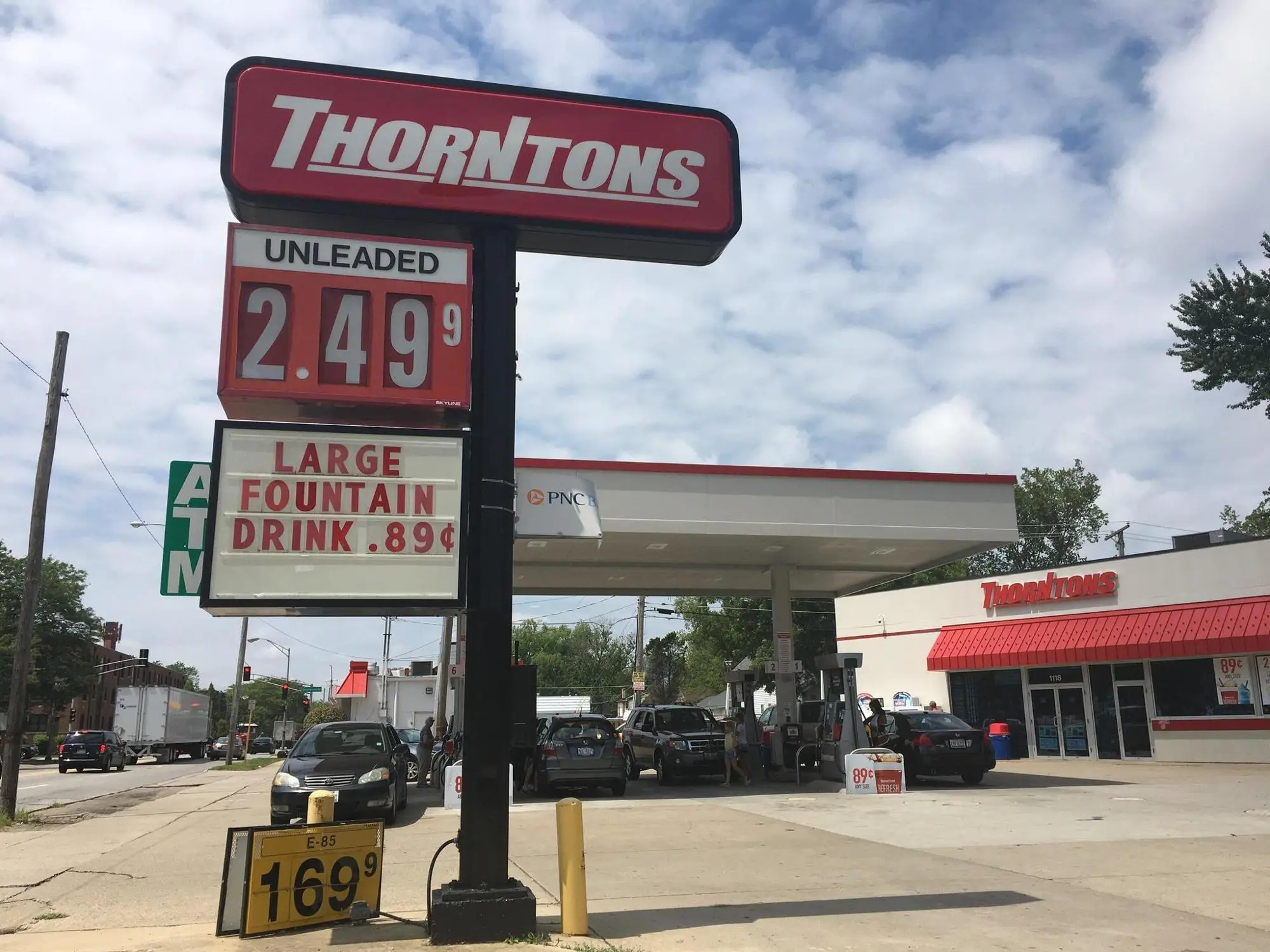 Outdoor waterproof customized design led petrol price sign Large outdoor LED Pylon Gas Station Signs