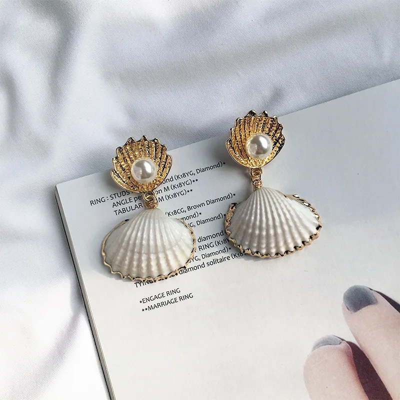 

Retro 18K Gold Plated Baroque Shell Pearl Earring Freshwater Natural Statement Geometric Pearl Earring