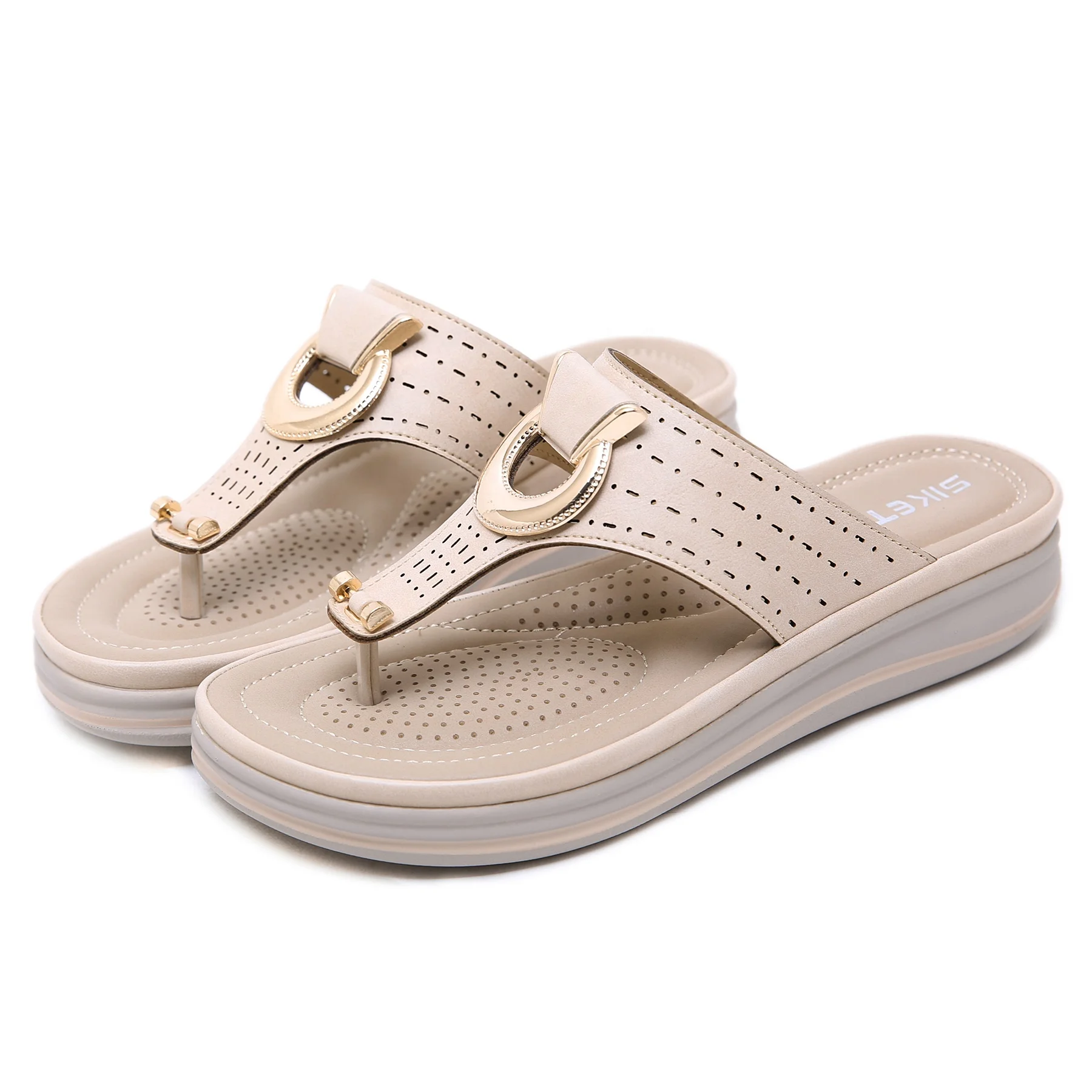 

Wholesale 2020 high quality new women's casual flip flop slippers and sandals, Picture