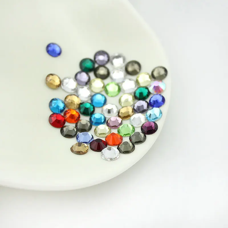 

Wholesale Manufacturer SS30 Colors Non Hot Fix Flat Back Crystal Stone Rhinestones on Garment Accessories