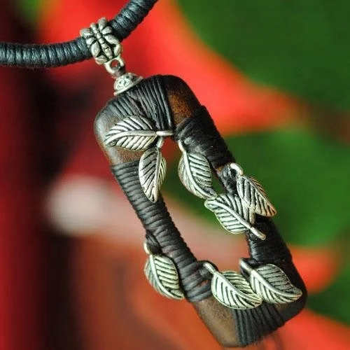 

Ethnic Jewelry national vintage leaf wood pendants Miao Silver simple torques necklace for women, N/a