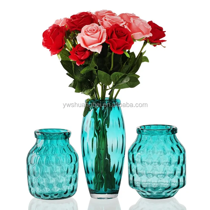 Красные в стеклянной вазе. Ваза Blue Glass Vase. Ваза Alice Tall Glass Vase. Магнит Косметик ваза для цветов. Ваза для цветов стекло магнит.