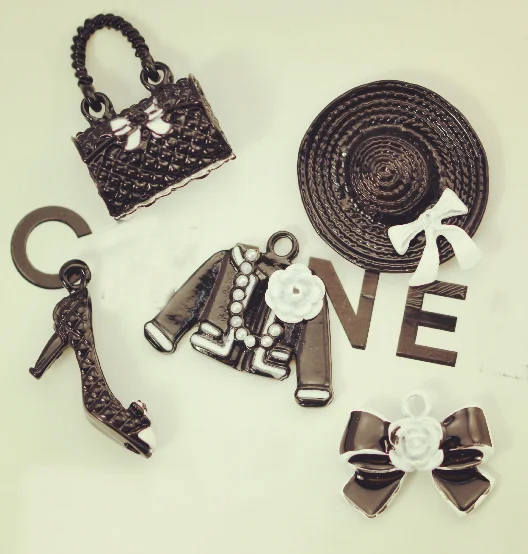 

Wholesale custom metal luxury pendant for jewelry making