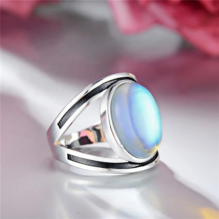 

Vintage Oval Moonstone Ring for Women Retro Tibetan Antique Silver Carving Finger Ring Fine Wedding engagement Jewelry gift