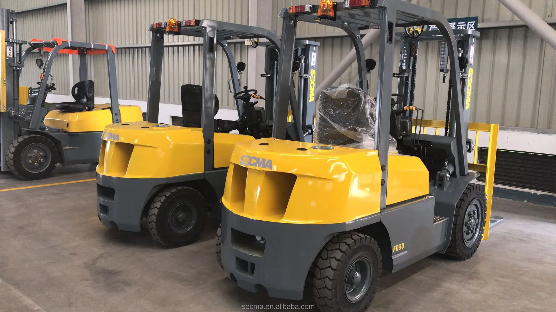 Japanese Isuzu Engine Forklift Machine 2.5 Ton Forklift With