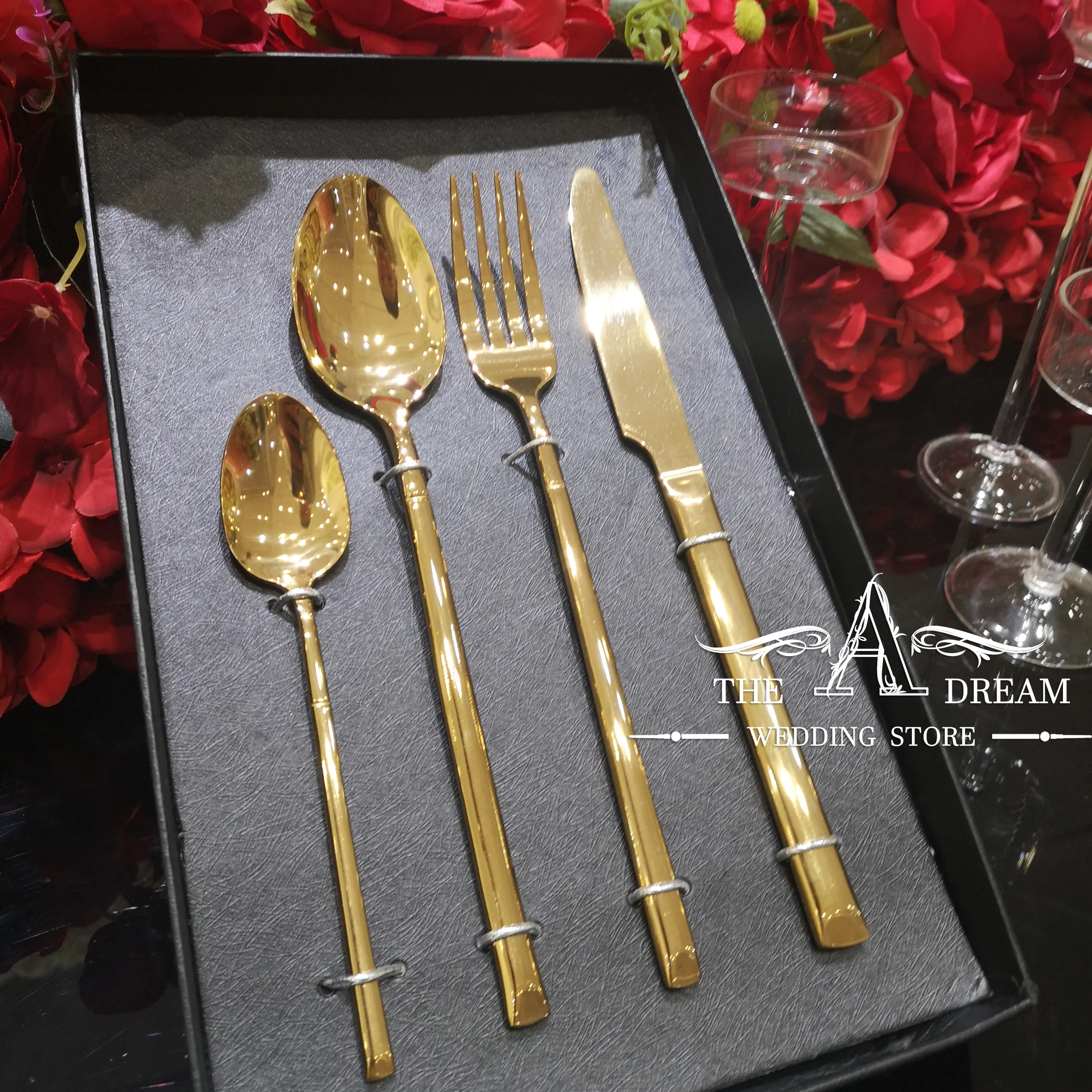 

CTL04-GM Classic Gold Wedding Cutlery Set Modern Tableware With Gold Fork Spoon Set / Cuchilleria From The A Dream Wedding Store