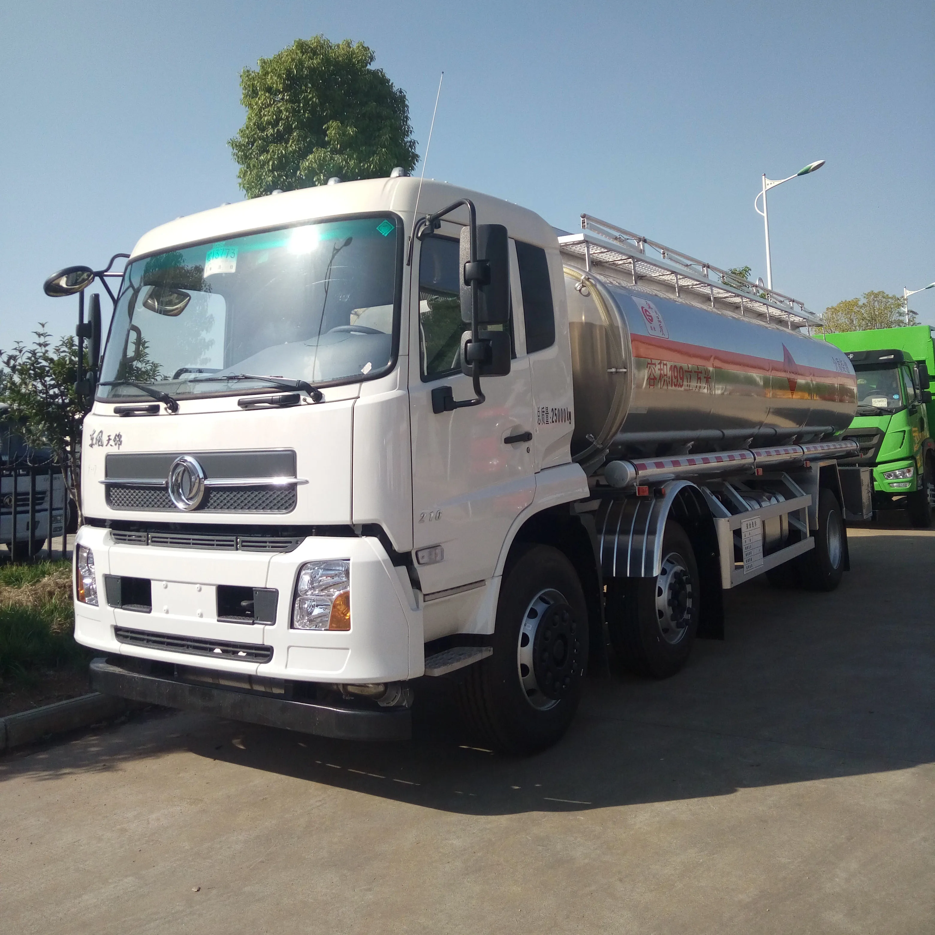 
China capacity 5000 liters fuel tanker truck used fuel tanker truck used oil tanker truck 