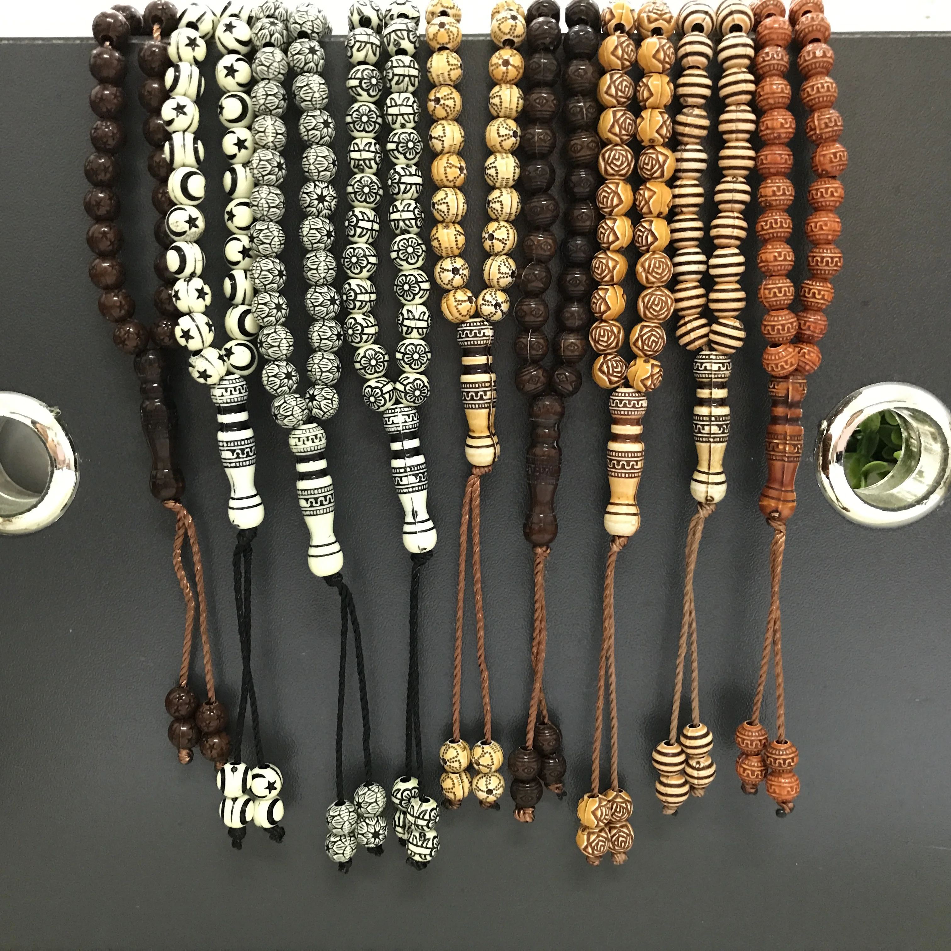 

Wholesale 12mm Engraved Similar Wooden Islamic Muslim Prayer Beads Tasbih 33, Mix colors