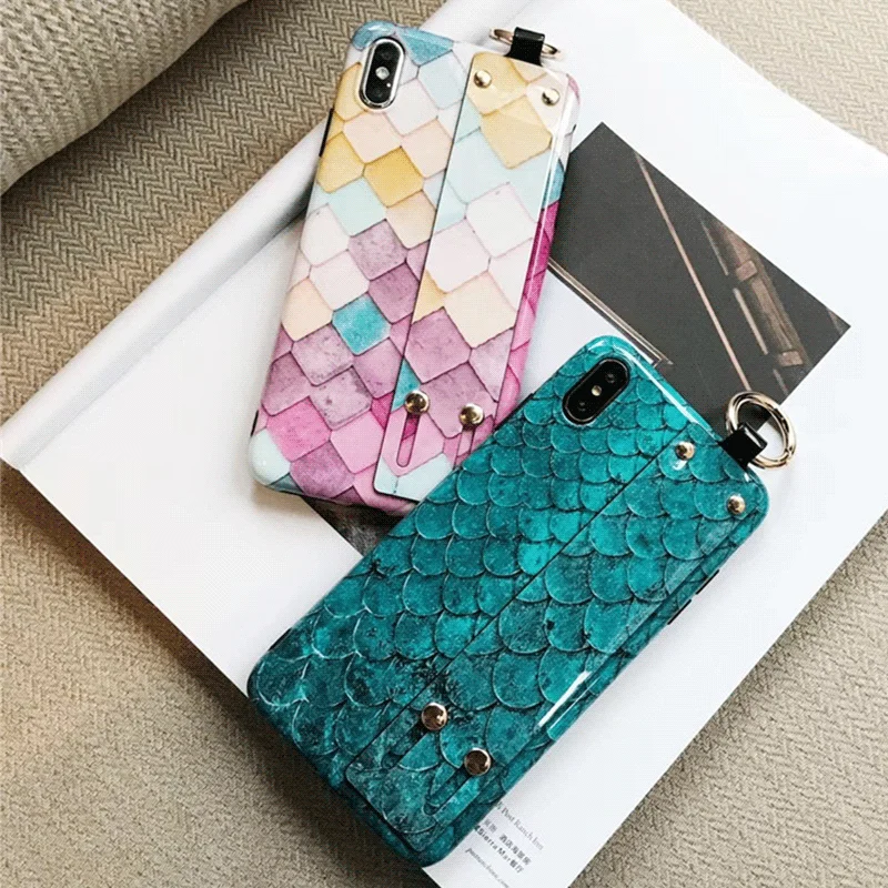 

Luxury glossy silicon girl wrist strap phone case for iPhone Xs