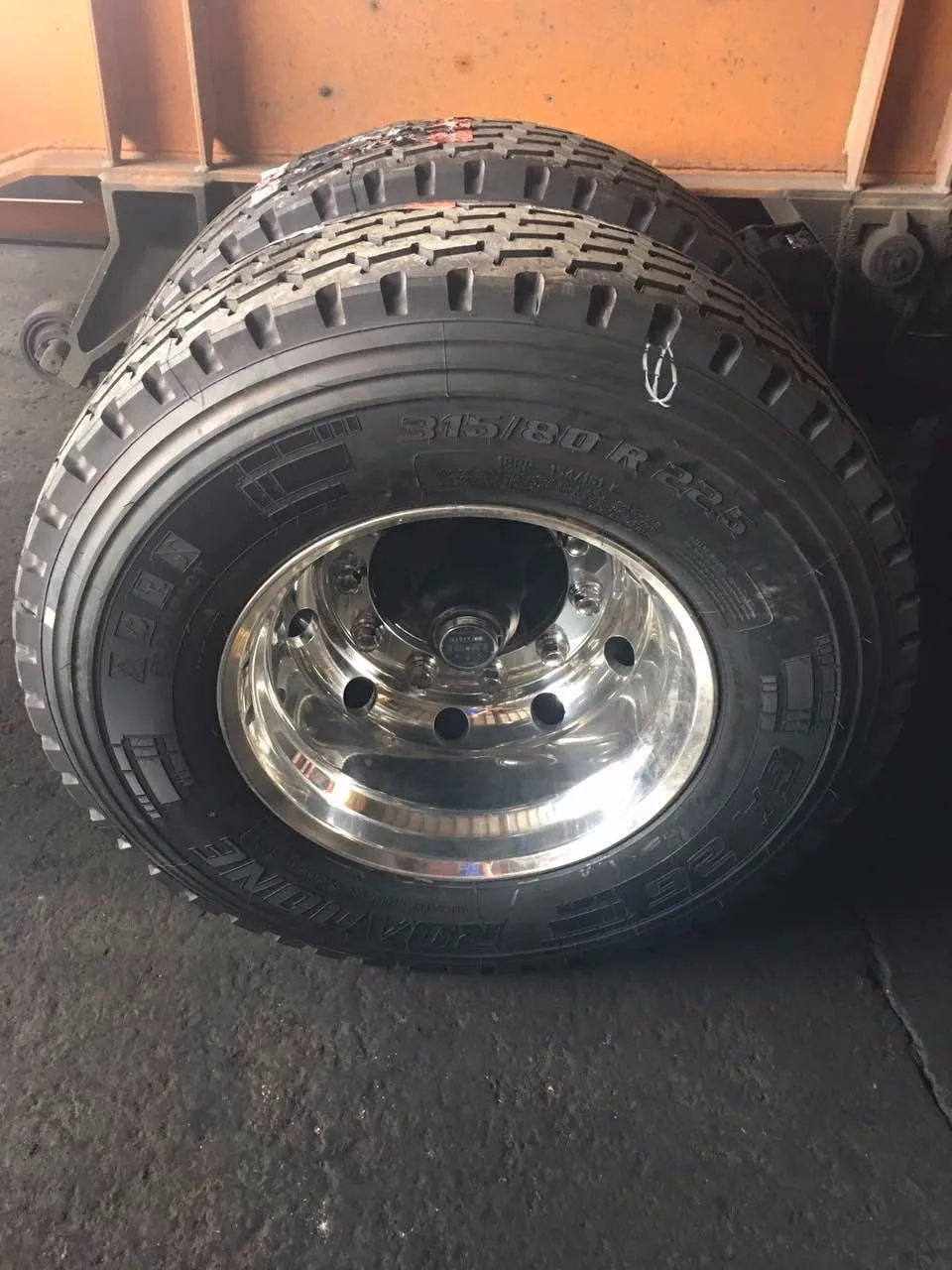 Wholesale Semi Truck Tires 295 75r 22.5 11r22.5 11r24.5 285/75r24.5 295