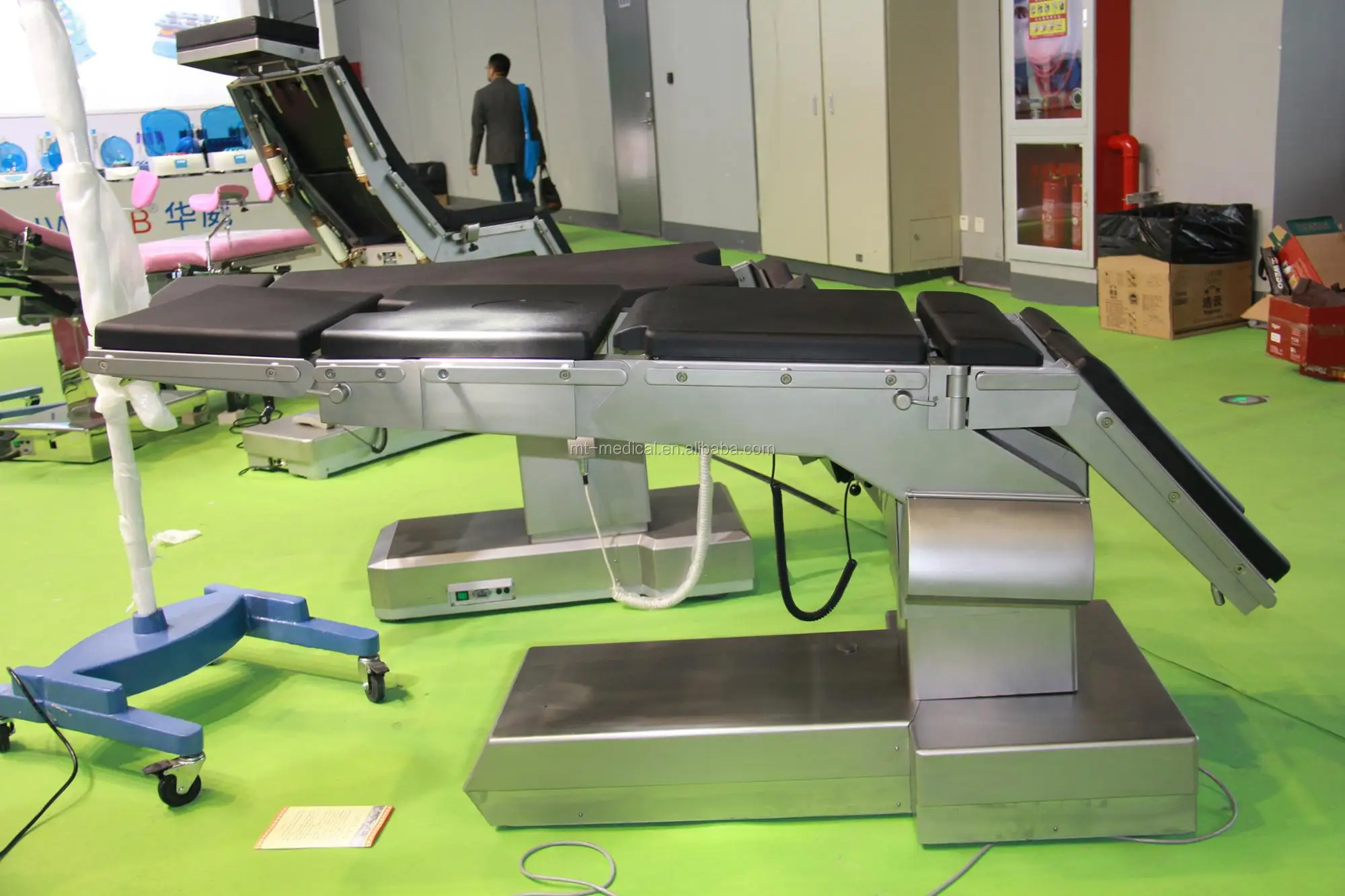 High technology warehouse factory produces electric hydraulic power operation theater table