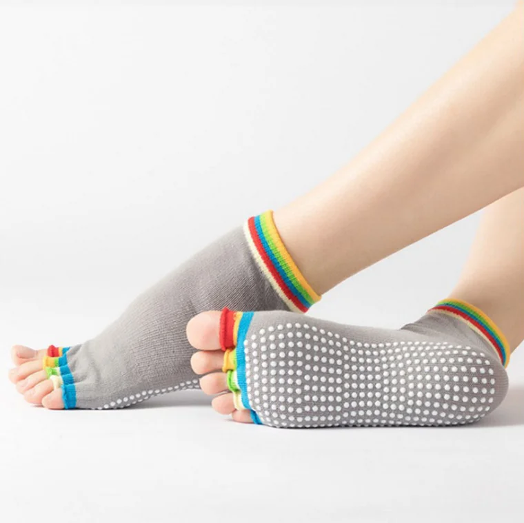 

Amazon hot sale Small Quantity Fashion Popular Custom Comfortable non slip Half Toe Yoga Sock