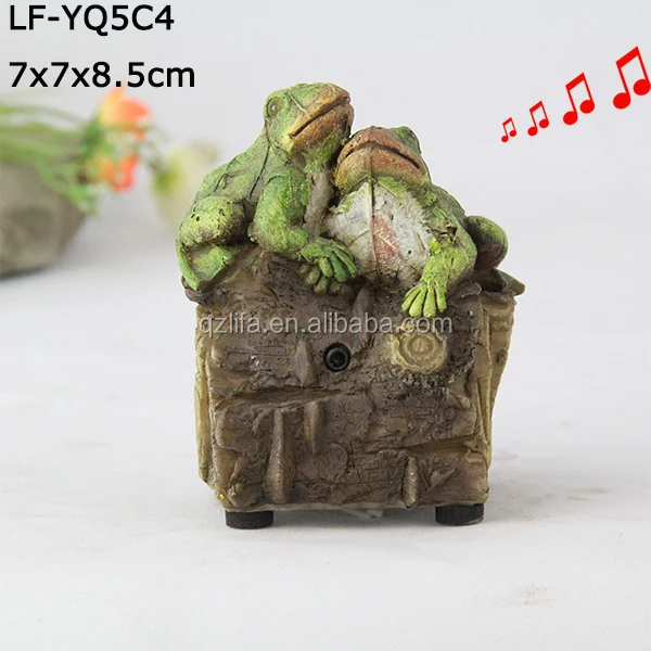 resin garden frogs