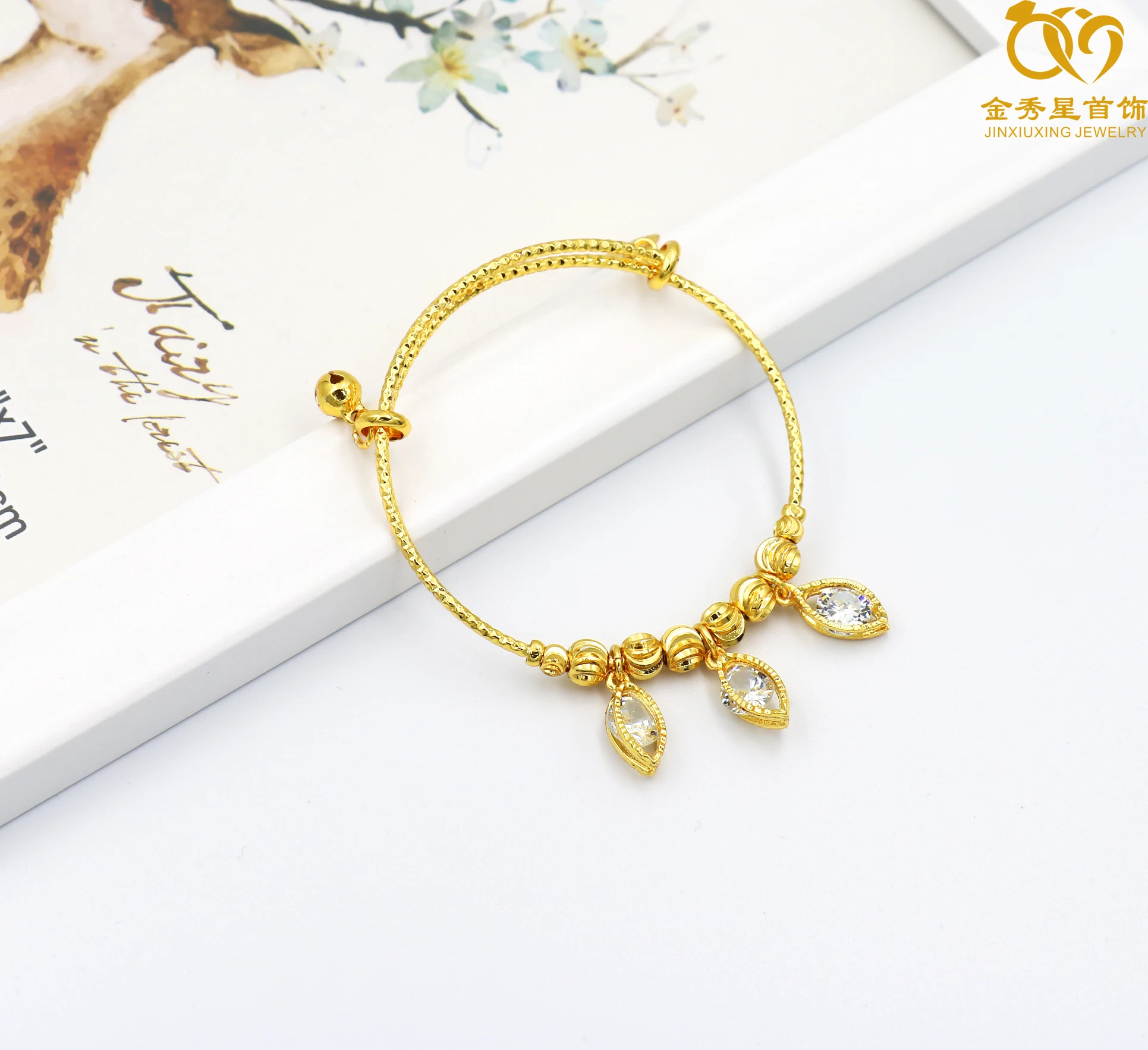 JinXiuXing Fashion design 24K gold plated women bangles Smooth push and pull bracelet