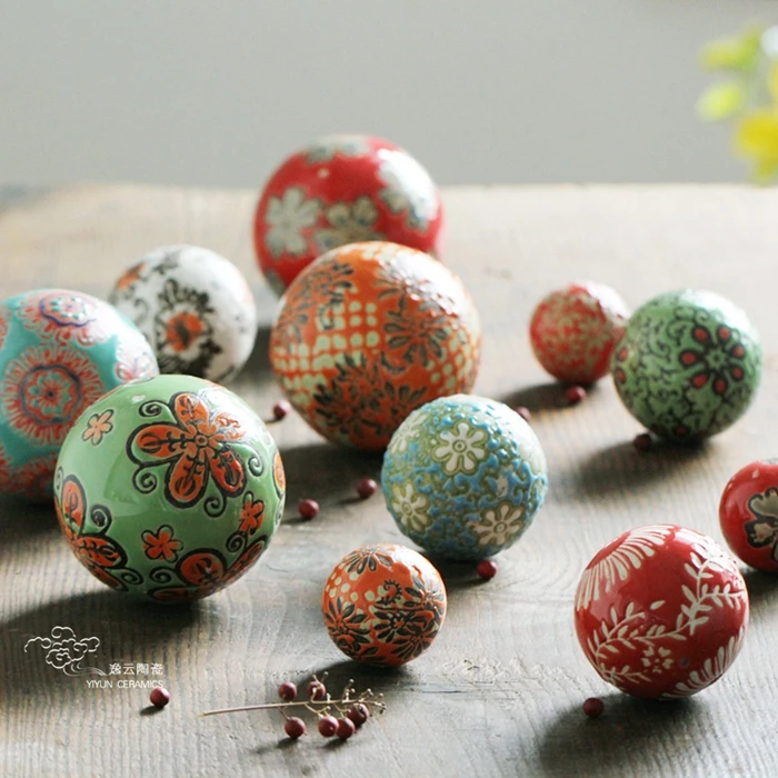 Wholesale hand painted decorative ceramic ball porcelain for fish bowl