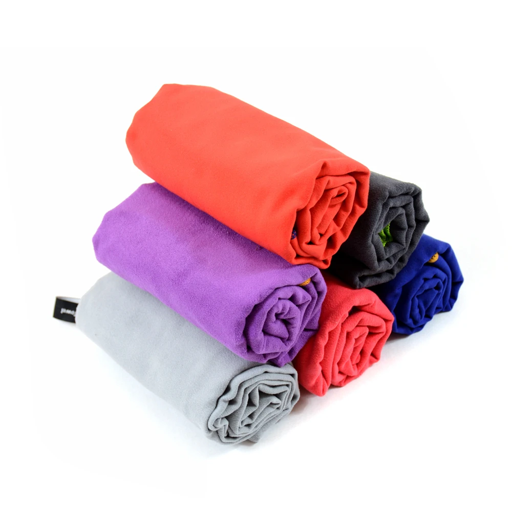 Микрофибра спортивная. Маленькое спортивное полотенце. Полотенце спортивное из микрофибры фуксия. Черное фитнес полотенце. Полотенце для фитнеса маленькое размер.