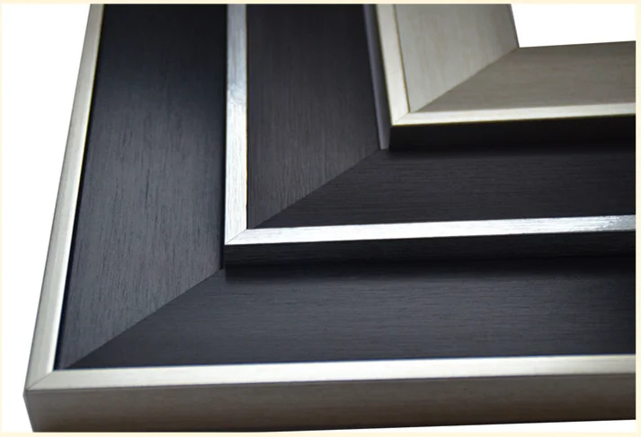 Making plastic black  picture frame moulding