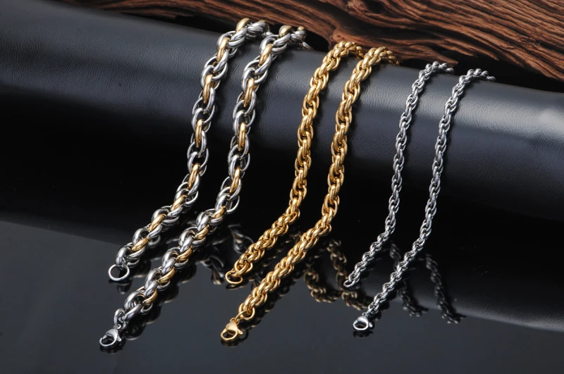 Chain Necklace Details_1.jpg