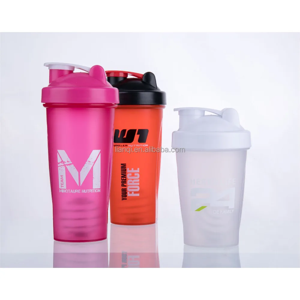 BPA free  plastic shaker sports bottle with metal ball protein shakers custom logo water bottle
