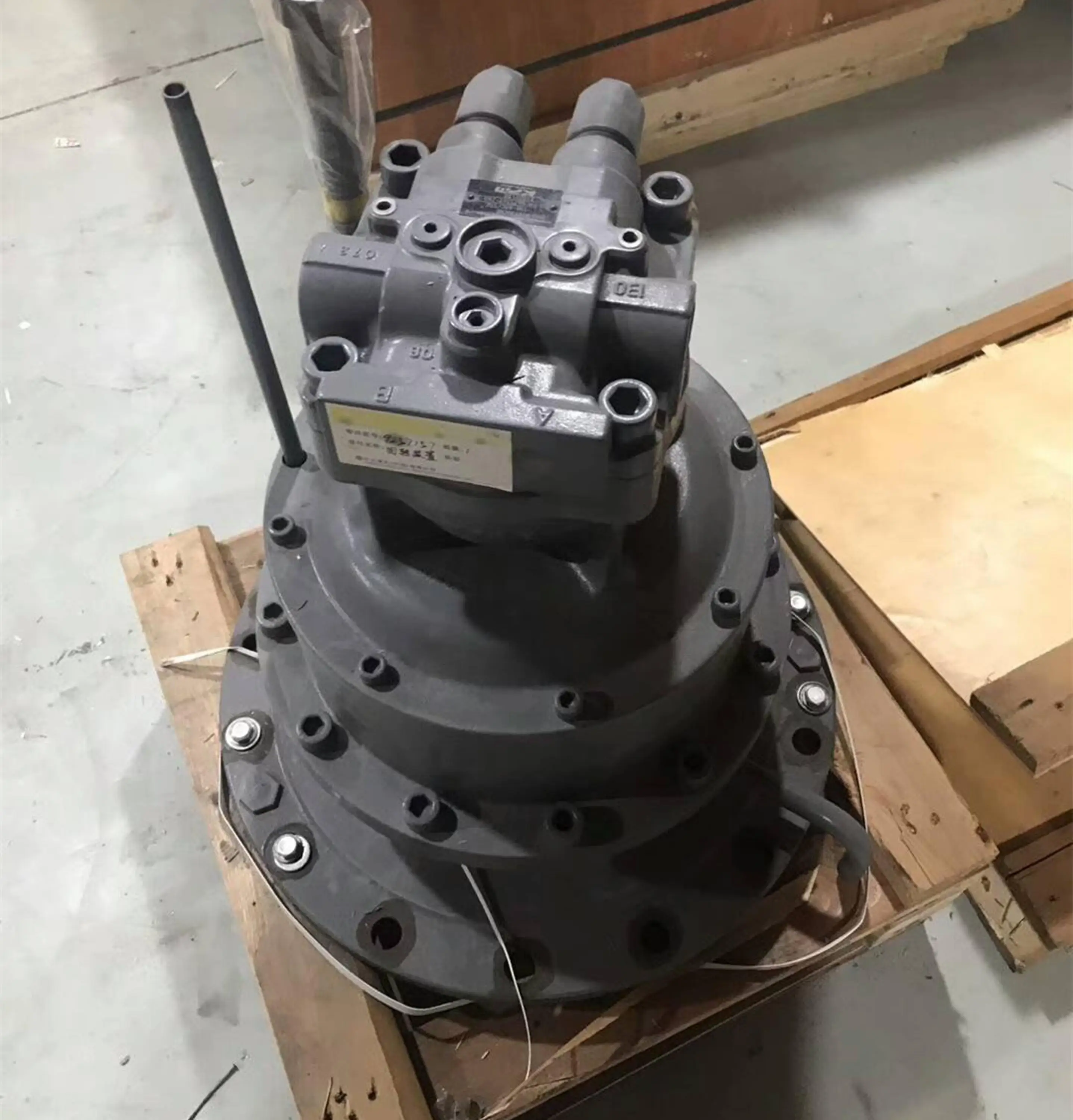 ZX450-3 Swing Device Swing Motor 4423009 Excavator Slew Motor