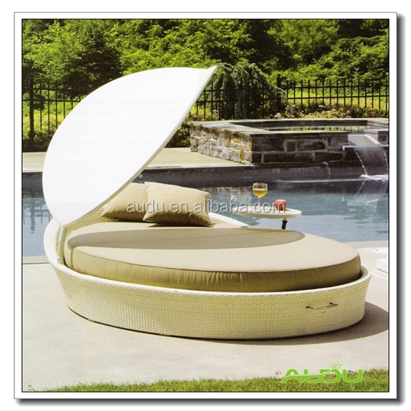 bedding for round bed.jpg