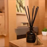 

OEM 125ml luxury aroma reed diffuser with sticks and flower