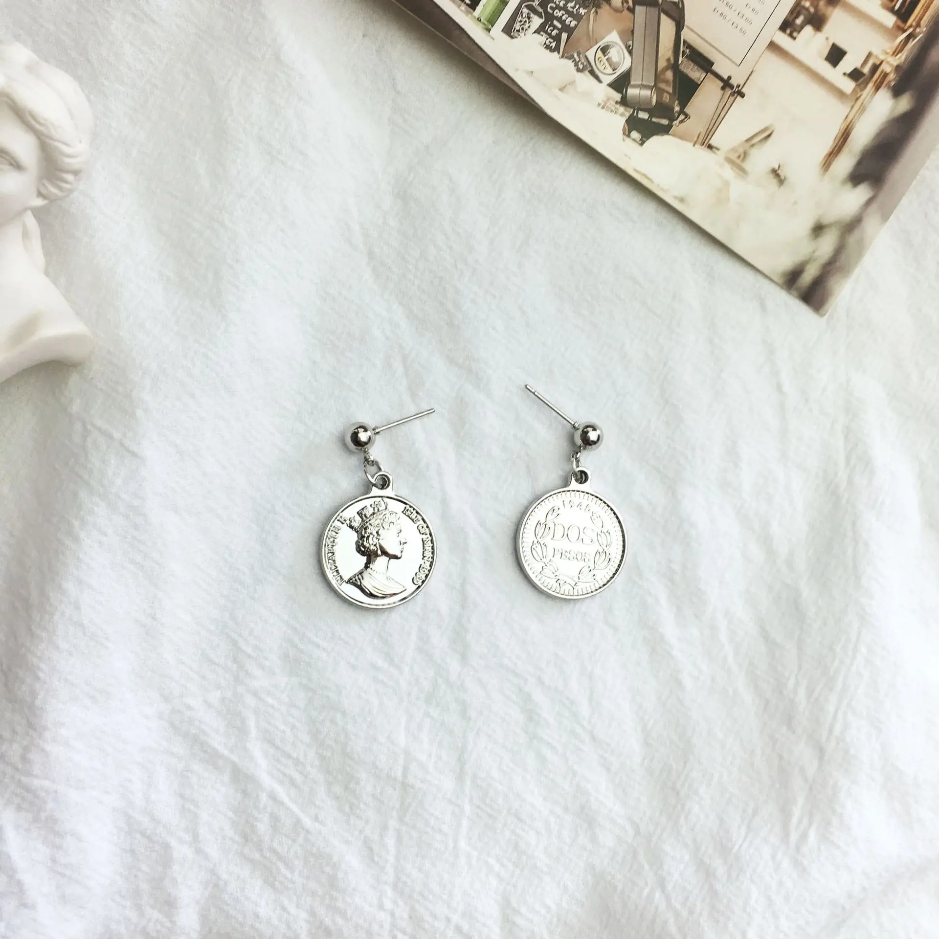 Fashion Retro Gold Coin Earring Elizabeth Queen Head Coin Drop Earring