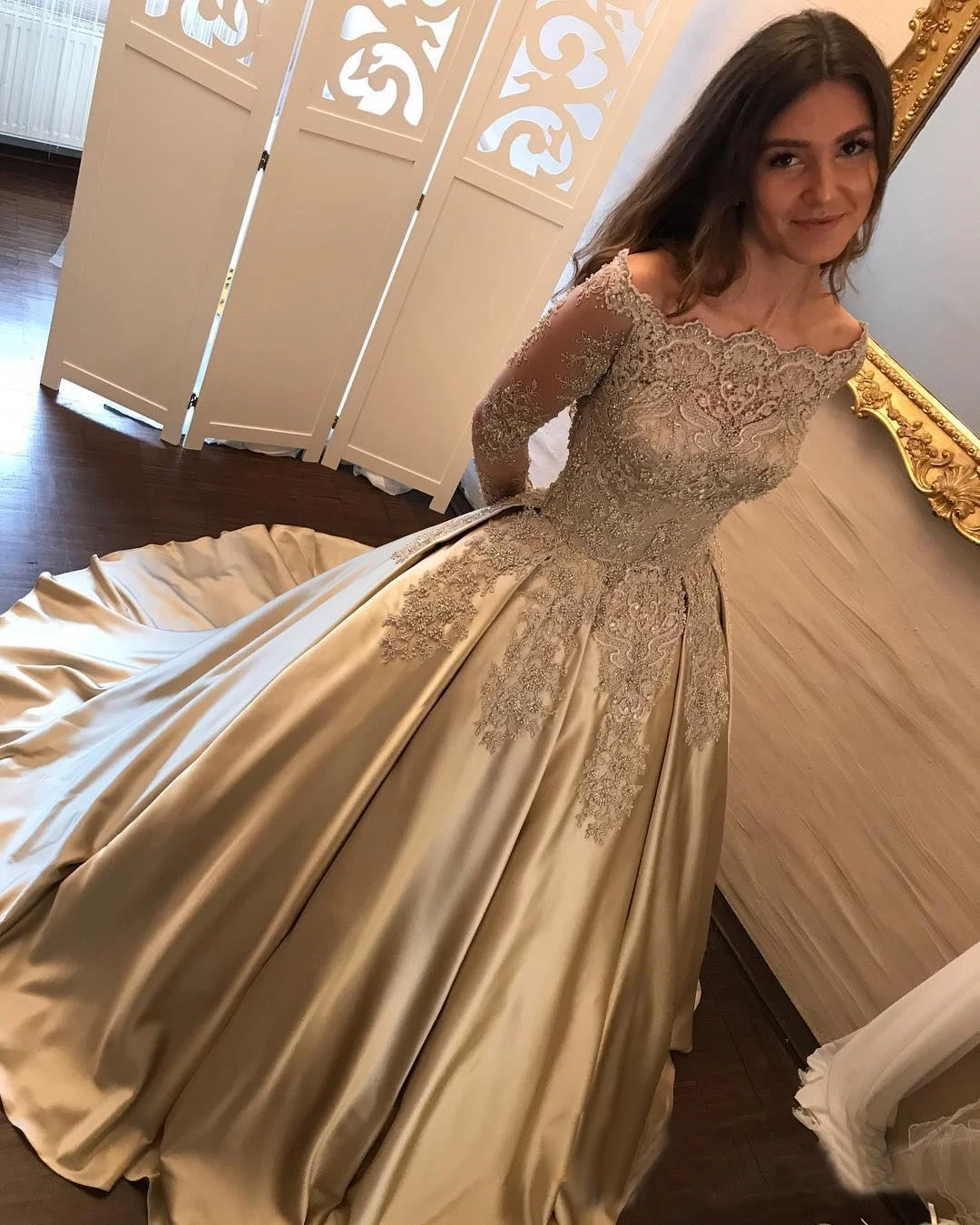 Шикарное золотое платье
