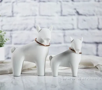 Keberuntungan Anjing Resin Patung Dengan Emas Kalung Untuk Meja