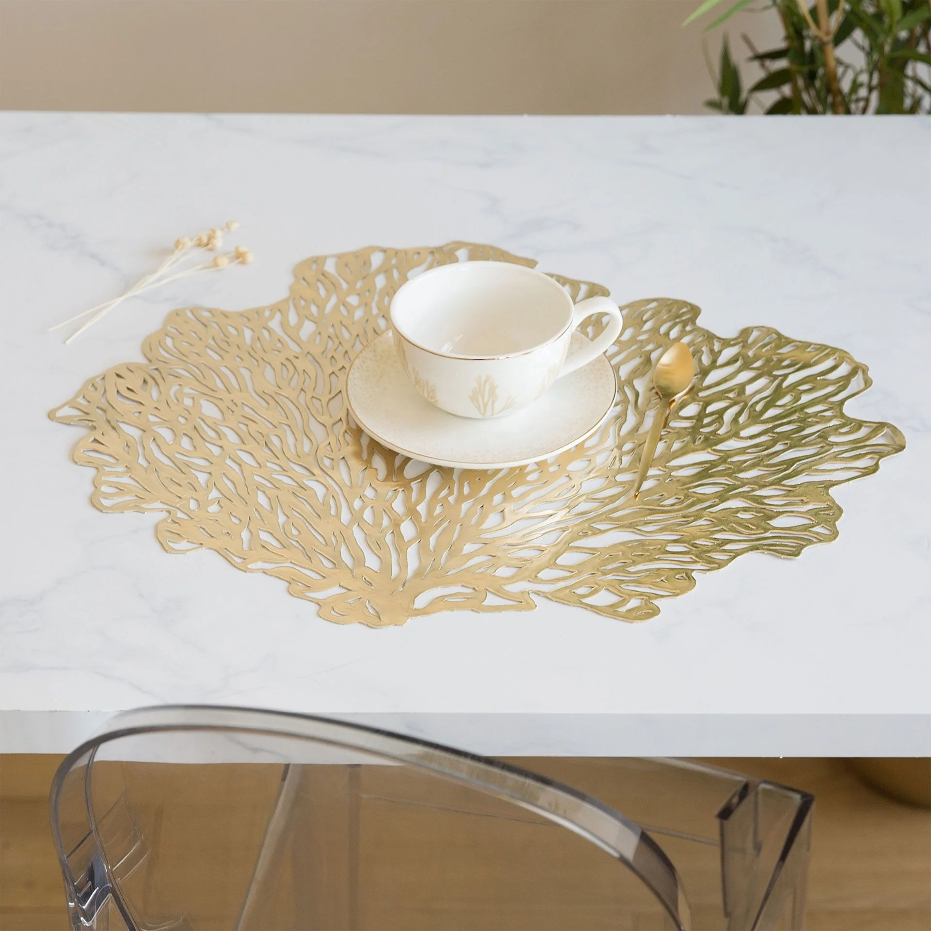 

PVC coral shape table placemat gold, Gold, silver