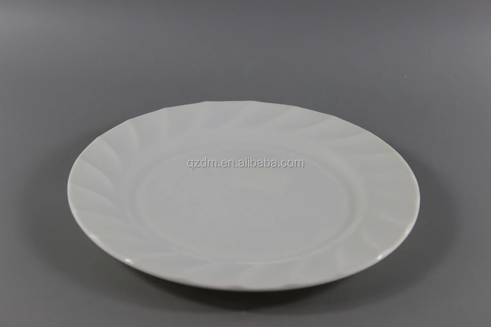 8.75 Inch Wavy Edge Melamine Dinner Plates